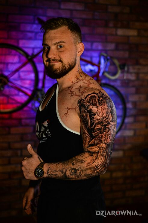 Tatuaż rękaw męski w motywie fantasy i stylu realistyczne na ręce