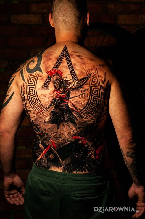 Tatuaż plecy gladiator w motywie czarno-szare i stylu realistyczne na palcach