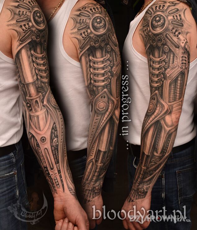 Tatuaż mechaniczny rękaw w motywie 3D i stylu geometryczne na łokciu