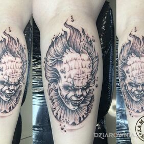 Tatuaż Tattoo Pniewy na nodze motyw: postacie styl: graficzne / ilustracyjne