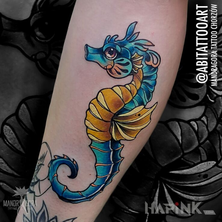 Tattoo Konik morski in animals motif and neo-traditional style on the calf