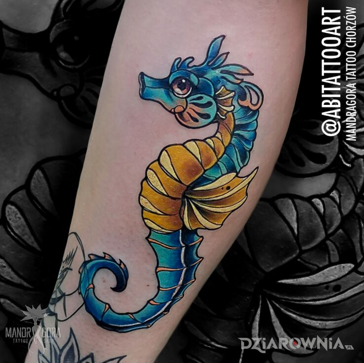 Tatuaż konik morski w motywie zwierzęta i stylu neotradycyjne na łydce