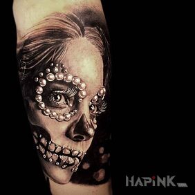 Tattoo Girl with pearls on the forearm motif: 3D style: realistic
