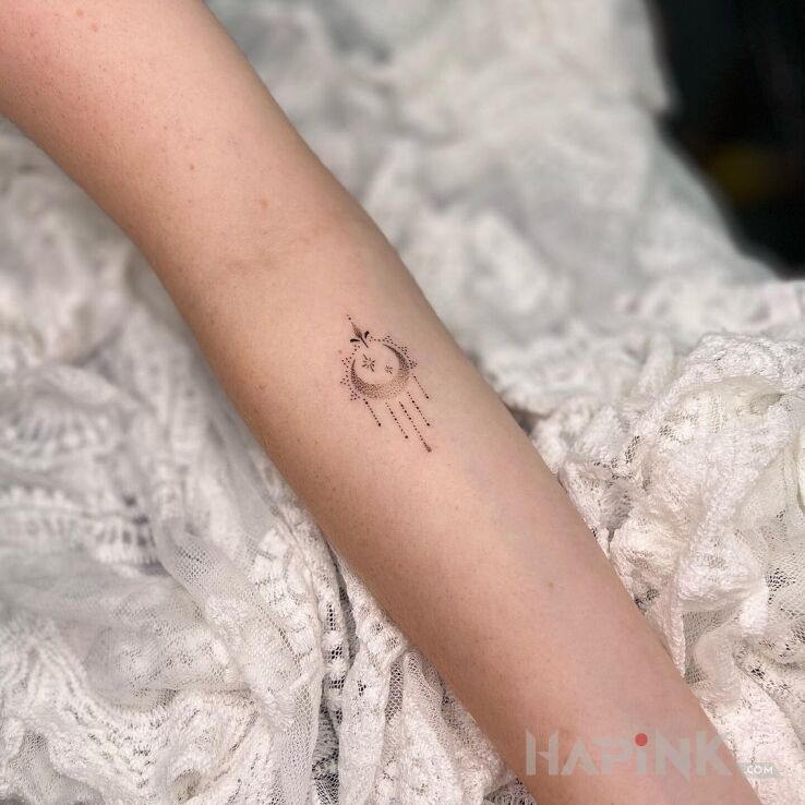 Tattoo Wykropkowany księżyc in black and gray motif and minimalistic style on the forearm