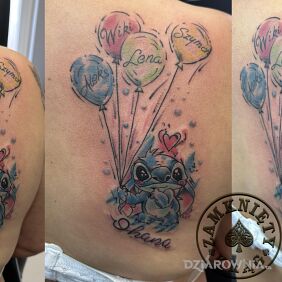 Tatuaż Akwarelowy stich i imiona dzieci na plecach motyw: napisy styl: watercolor
