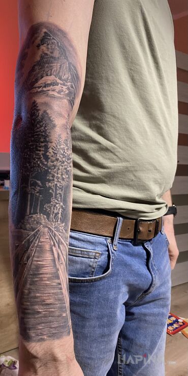 Tattoo Przyroda in 3D motif and realistic style On the arm