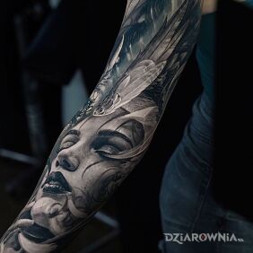 Tatuaż Portret czarodziejki na ręce motyw: fantasy styl: realistyczne