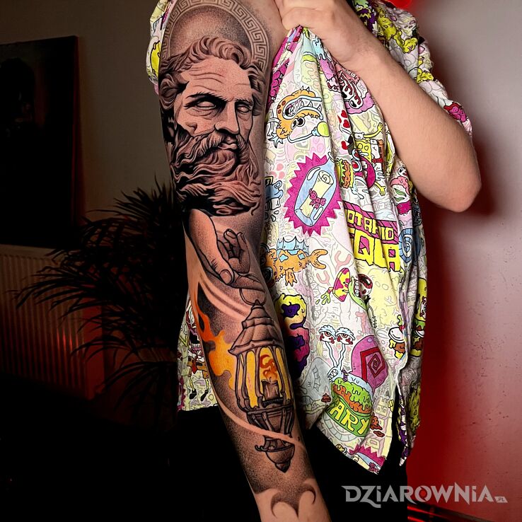 Tatuaż boski rękaw - chaos tattoo studio poznań w motywie ornamenty i stylu graficzne / ilustracyjne na ramieniu