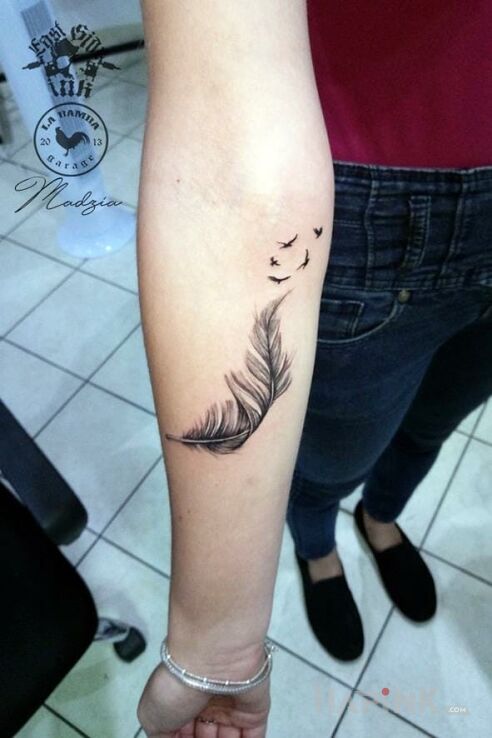 Tattoo Piórko in animals motif on the forearm