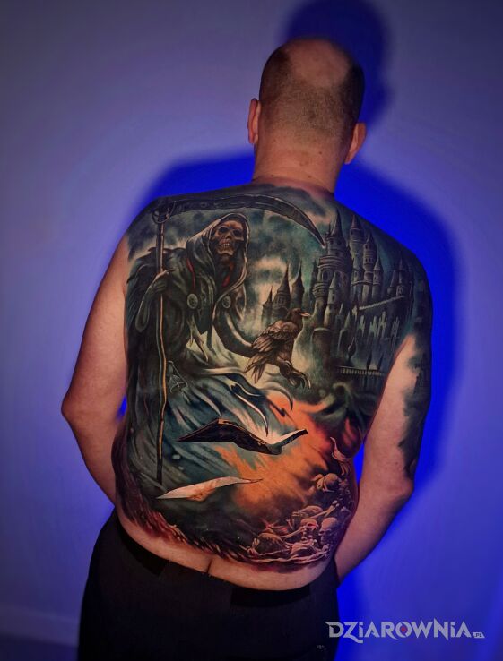 Tatuaż zakrycie starego tatuażu całe plecy czaszki śmierć mroczne klimaty w motywie pozostałe i stylu abstrakcyjne na plecach