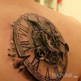 Tattoo Clock on the shoulder blades motif: 3D style: realistic
