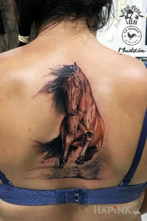 Tattoo Koń in animals motif and realistic style on the back