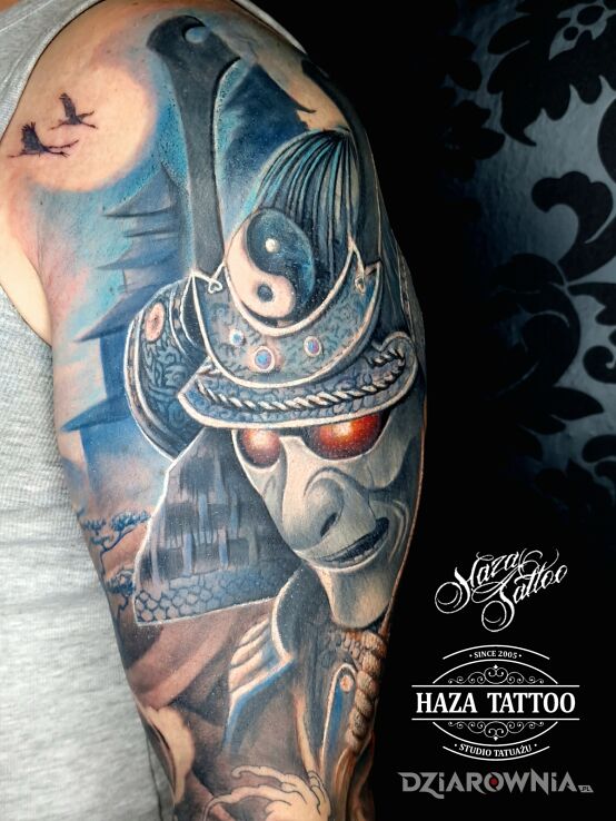 Tatuaż japonia samuraj tatuaż w motywie 3D i stylu realistyczne na bicepsie