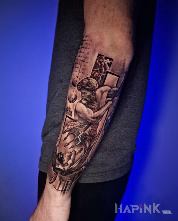 Tattoo Tatuaż grecja, postacie, grecki bóg rękaw in black and gray motif and graphic / illustrative style on the upper arm
