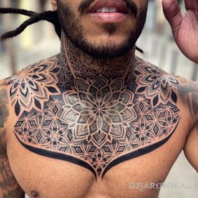 Tatuaż Mandalowy chłopak na barku motyw: czarno-szare styl: dotwork