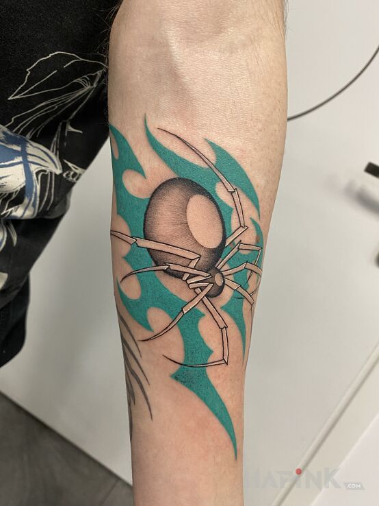 Tattoo Pająk x tribal in insects motif and neo tribal style On the arm