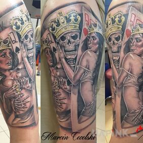 Tattoo The king and the ladies on the upper arm motif: skulls style: realistic
