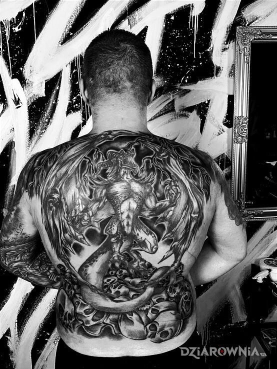 Tatuaż demon vol2   cdn w motywie czarno-szare i stylu kreskówkowe / komiksowe na plecach