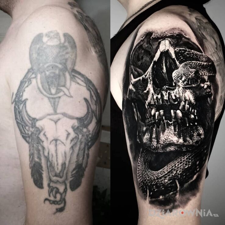 Tatuaż czaszka cover up w motywie czarno-szare i stylu realistyczne na barku