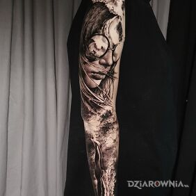 Tatuaż Morska fala na ramieniu motyw: postacie styl: realistyczne