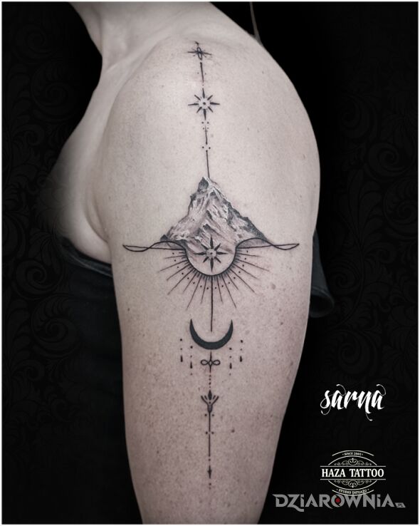 Tatuaż ornament góry tatuaż w motywie natura i stylu geometryczne na ramieniu