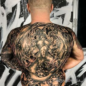 Tatuaż DEMON vol 3.  cdn. na plecach motyw: czaszki styl: graficzne / ilustracyjne