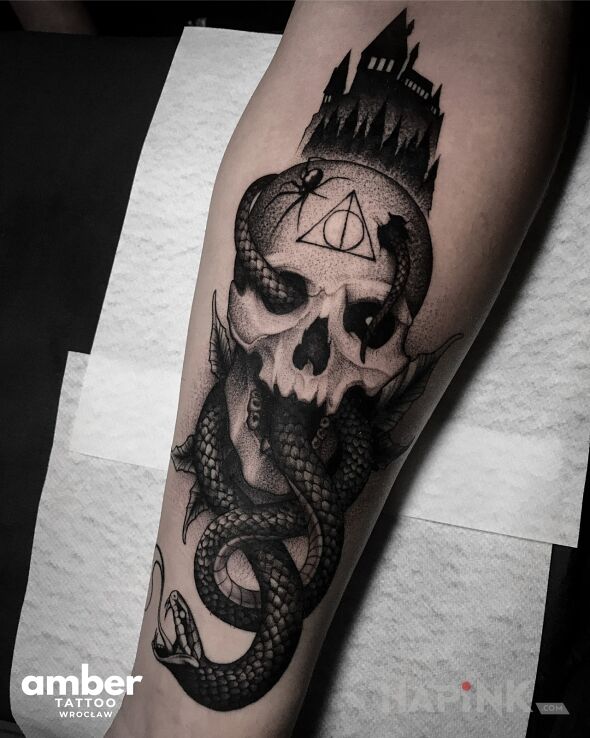 Tattoo Śmierciożerca in skulls motif and graphic / illustrative style On the arm