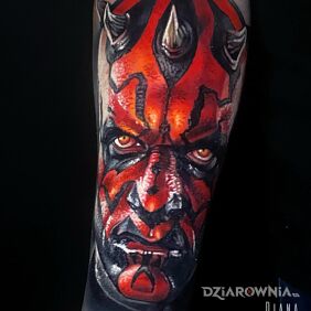 Tatuaż Darth Maul Star Wars na ręce motyw: kolorowe styl: realistyczne