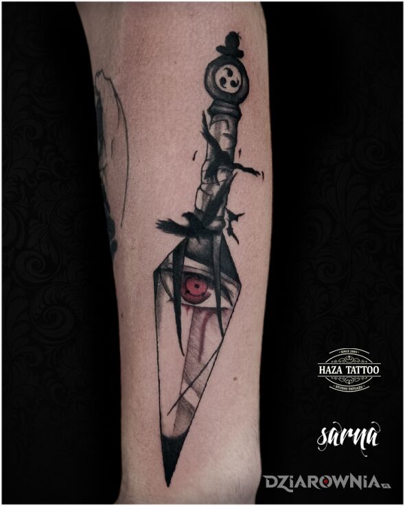 Tatuaż kunai tatuaż w motywie przedmioty i stylu realistyczne na ręce