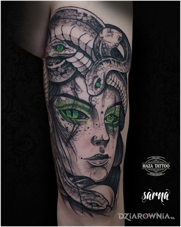 Tatuaż meduza tatuaż w motywie postacie i stylu realistyczne na przedramieniu