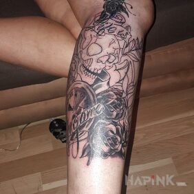 Tattoo Skull and roses on the calf motif: flowers
