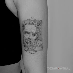 Tatuaż Zeus z one linem na ręce motyw: postacie styl: realistyczne