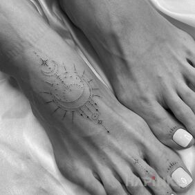 Tattoo Ornamental on the foot style: minimalistic