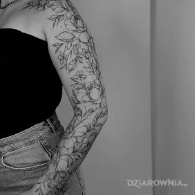 Tatuaż Floral na ręce motyw: florystyczne styl: graficzne / ilustracyjne