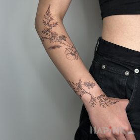 Tattoo Floral On the arm motif: flowers style: contour / linework