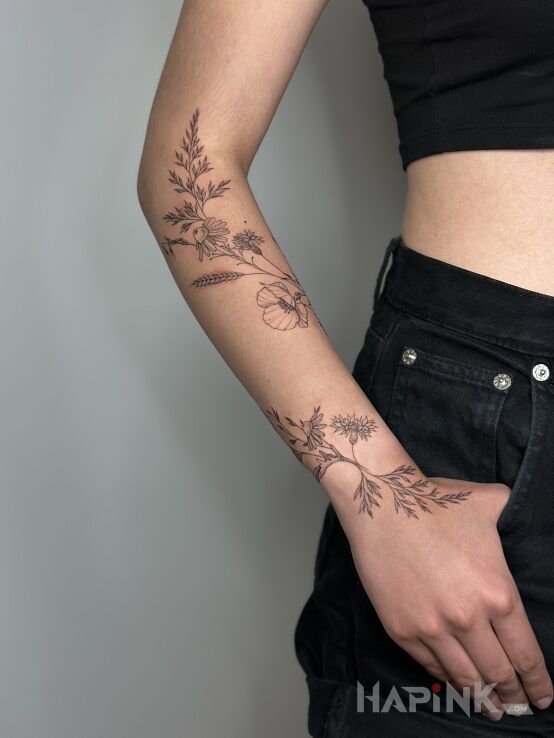 Tattoo Floral in black and gray motif and contour / linework style On the arm