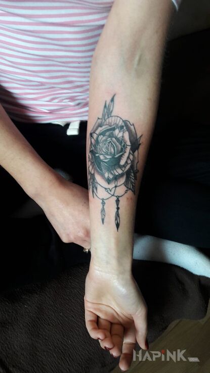 Tattoo Róża in flowers motif on the forearm