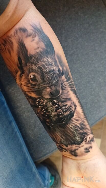 Tattoo Wiewióra in black and gray motif and realistic style on the forearm