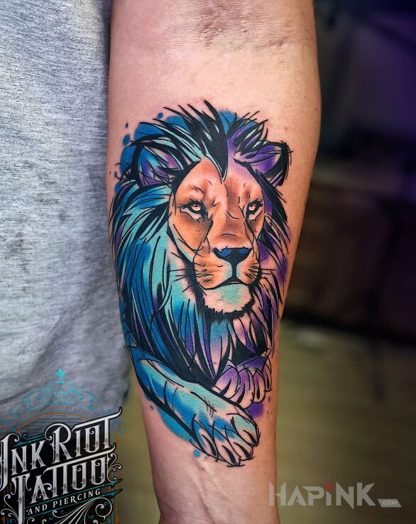 Tattoo Akwarelowy lew in colorful motif and Watercolor style On the arm