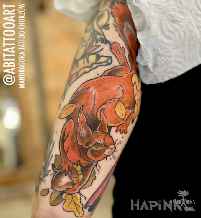 Tattoo Wiewiórka in nature motif and neo-traditional style on the forearm