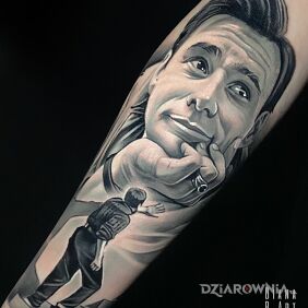 Tatuaż Jim Carrey na ręce motyw: twarze styl: realistyczne
