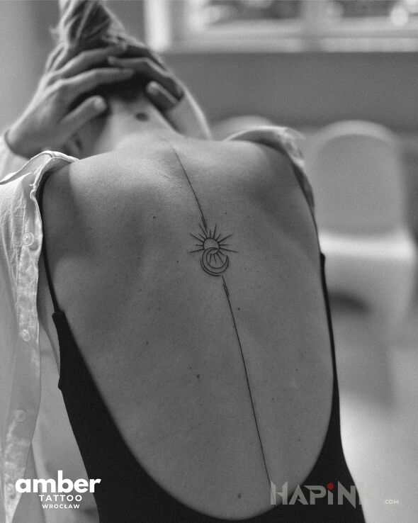 Tattoo Prosta linia - słońce i księżyc in other motif and minimalistic style on the back
