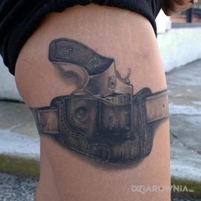 Tatuaż Pistolet na nodze motyw: 3D styl: realistyczne