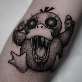 Tatuaż Łapserdak z horroru na przedramieniu motyw: postacie styl: dotwork