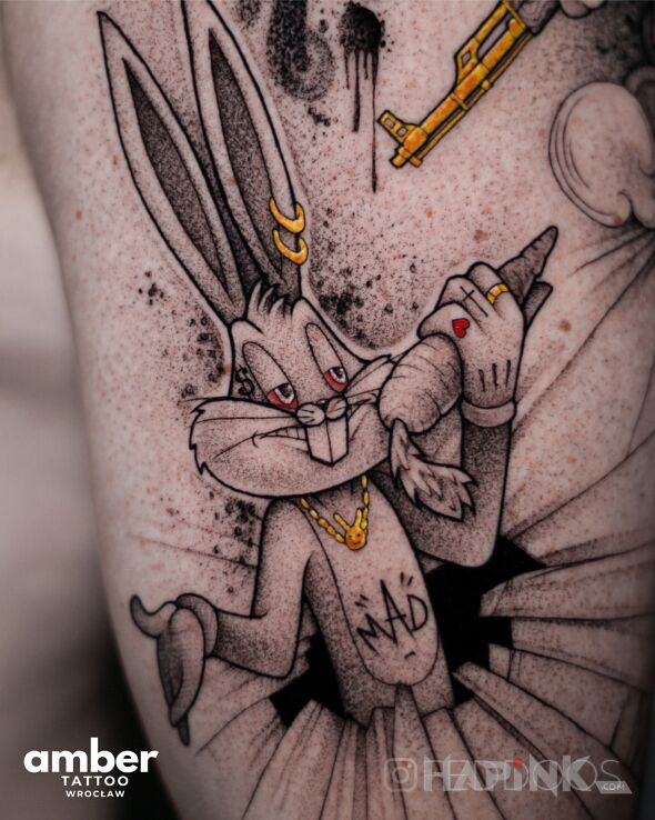 Tattoo Królik Bugs jako gangsta in black and gray motif and dotwork style on the upper arm
