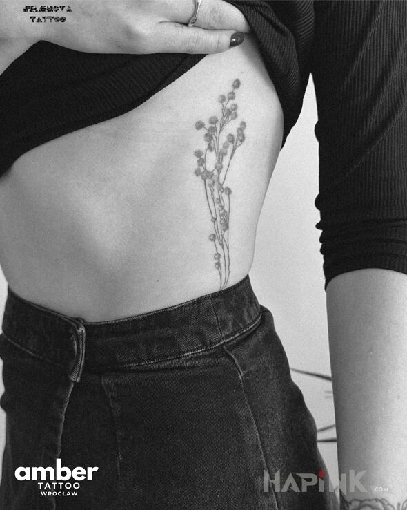 Tattoo Kwiaty z pola in flowers motif and graphic / illustrative style on the ribs