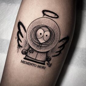 Tatuaż Kenny South Park na ręce motyw: czarno-szare styl: graficzne / ilustracyjne