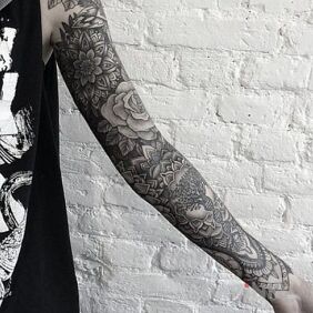 Tattoo Flowers and mandalas on the upper arm motif: flowers