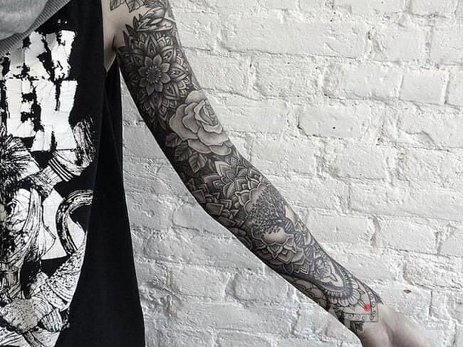 Tattoo Kwiaty i mandale in flowers motif on the forearm