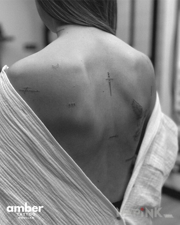 Tattoo Kilka małych wrzutek in małe motif and minimalistic style on the back